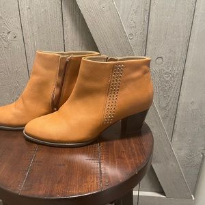 Vionic tan studded booties
